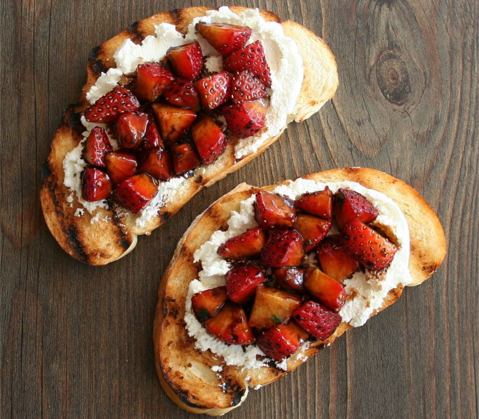 Strawberry Goat Cheese Bruschetta